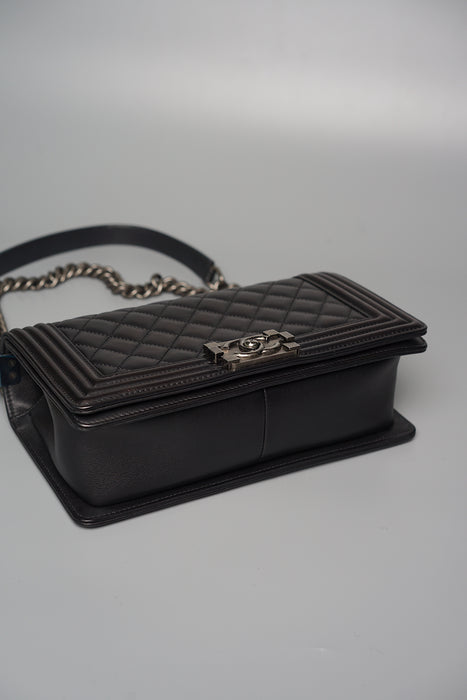 Medium Boy Chanel in Black Calfskin