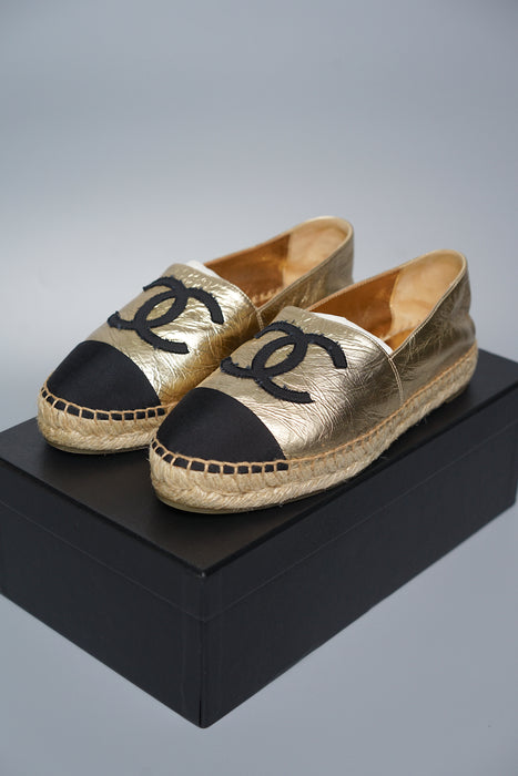 Chanel Espadrilles in Gold/black Lambskin Size 36