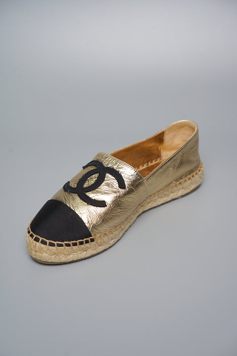 Chanel Espadrilles in Gold/black Lambskin Size 36