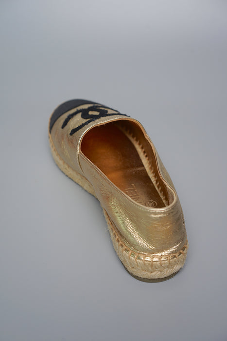 Chanel Espadrilles in Gold/black Lambskin Size 36